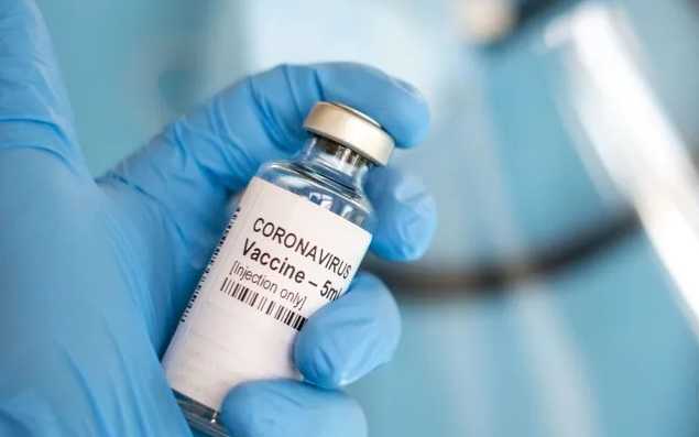 В США стартовала вакцинация от коронавируса: кто первым получил препарат