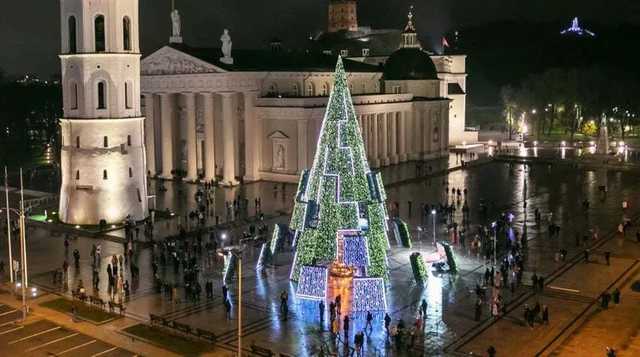 Цирк со шляпой и елкой: а могли бы привлечь в Украину инвестиции