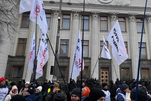 Предприниматели собрались в центре Киева на массовый митинг: произошли столкновения с полицией