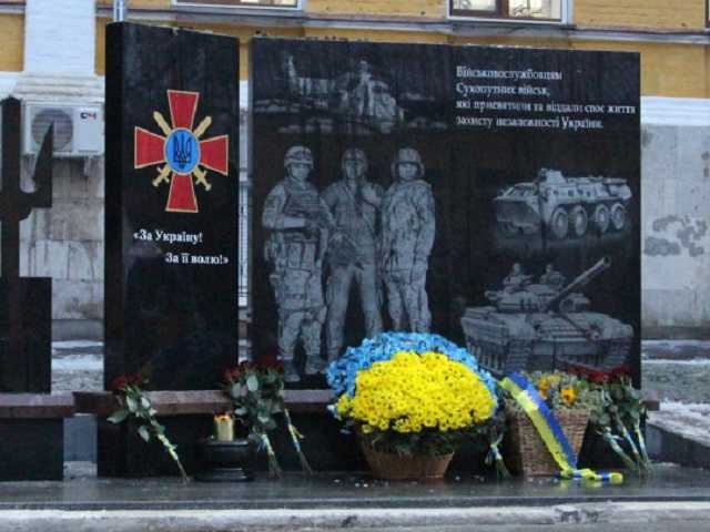 В «лице Зеленского» на памятнике воинам ВСУ заподозрили злую шутку