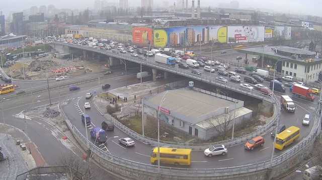 Появилось видео падения столбов на Шулявском мосту в Киеве