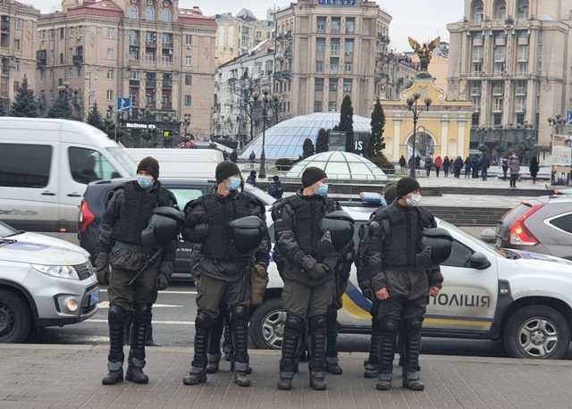 Протесты "ФОПов" на Майдане: количество митингующих увеличивается, полиция останавливает людей в метро