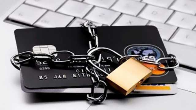 Мошенник похитил с банковских счетов украинцев 1 млн гривен: раскрыта схема