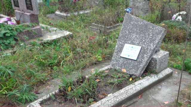 Под Херсоном пьяная молодежь решила развлечься на кладбище