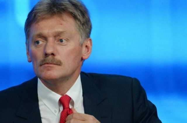 Песков тоже не собирается делать прививку российской вакциной от COVID-19 и объяснил почему