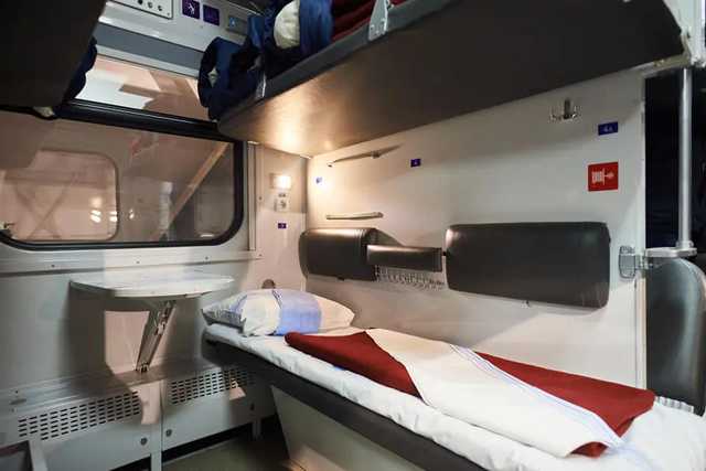 «Укрзализныця» показала новые пассажирские вагоны