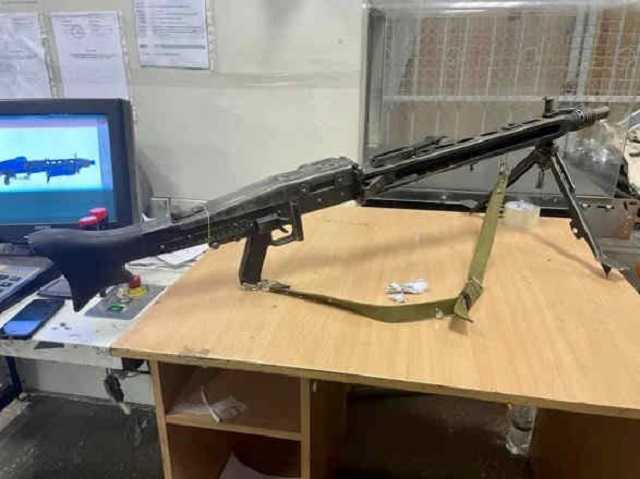 Українець намагався поштою відправити до Франції “циркулярну пилку Гітлера”