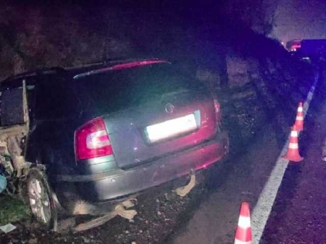 Смертельное ДТП во Львовской области: легковушка "Шкода" на встречке влетела в микроавтобус