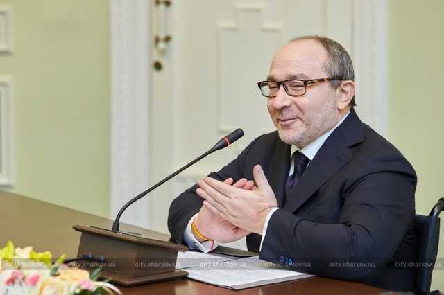 «Слугам народа» советуют перенаправлять обвинения Кернеса в сепаратизме к Порошенко