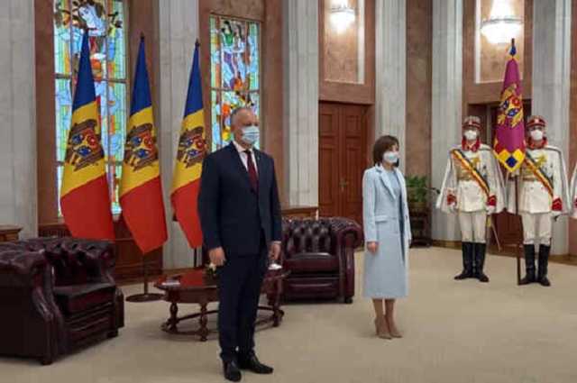 На інавгурації Санду натовп освистав Додона