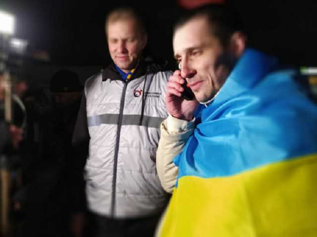 Узник Кремля Александр Шумков вернулся в Украину: как его встречали на границе