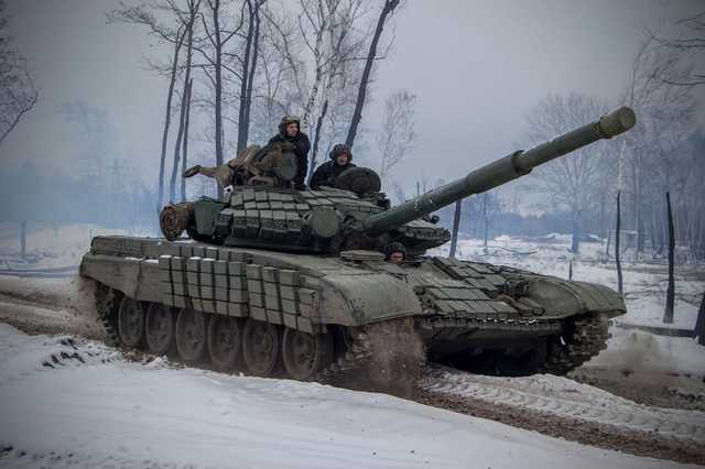 На Луганщині танкісти показали, як даватимуть відсіч окупантам