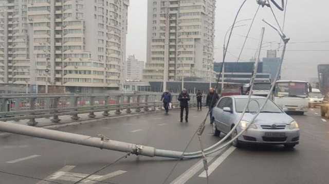 У Кличко назвали причиной обрушения трех столбов на Шулявский мост заводской брак
