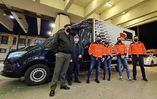 В Греции вакцину от COVID-19 охраняет спецназ и тысячи копов