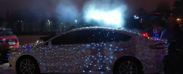 Рекордную автоелку в Харькове показали с высоты: Киев ответил своей