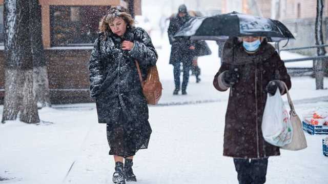 За месяц средняя зарплата в Украине упала почти на 200 грн - Госстат