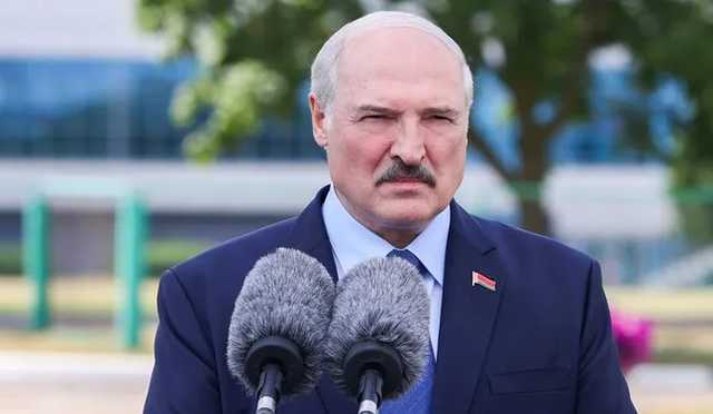 Лукашенко – о добровольном отходе от власти: буду наглухо стоять в этой стране