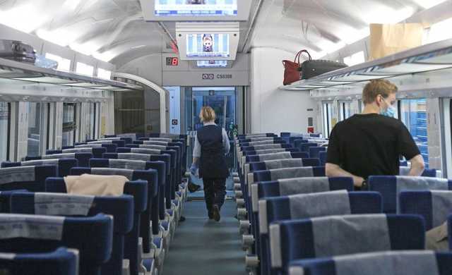 Пассажир в поезде Рахов-Харьков забыл чемодан с огромной суммой денег