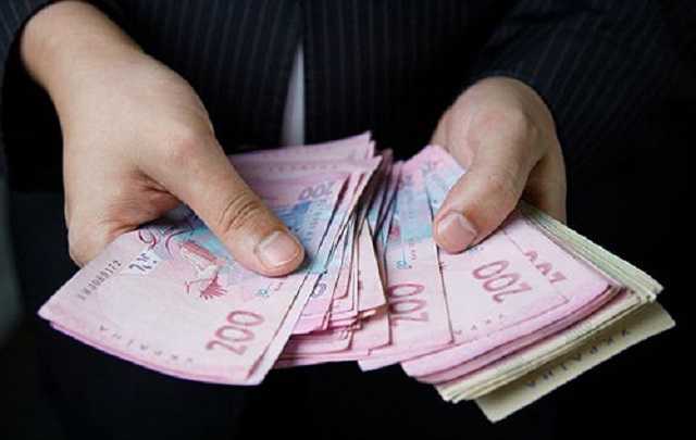 Мінімальна зарплата зросла: скільки українці будуть отримувати у 2021 році