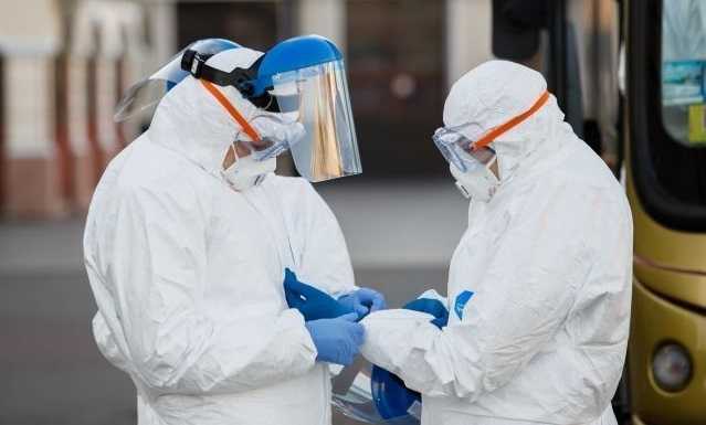 Польша разрешила привлекать украинских медиков к борьбе с COVID