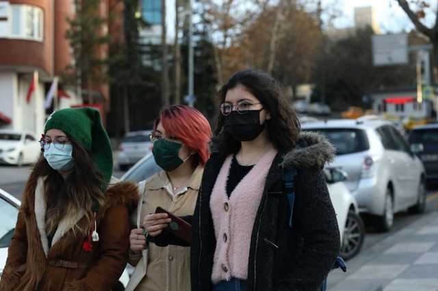 Турция запретила въезд из Британии из-за случаев заражения мутированным COVID