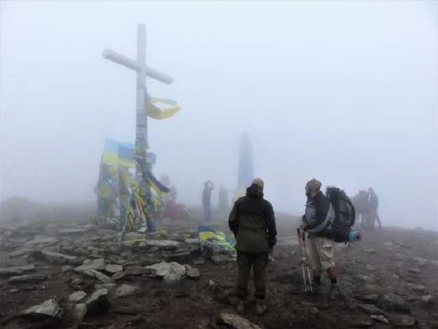 В Карпатах спасли туриста, который не мог сойти с Говерлы