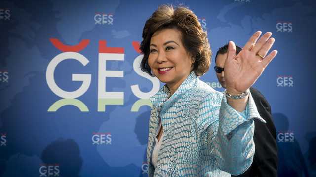 Из-за штурма Капитолия уходит в отставку министр транспорта США Чао