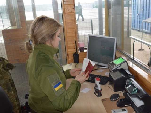 Россиянину, незаконно посещавшему оккупированный Крым, запретили въезд в Украину