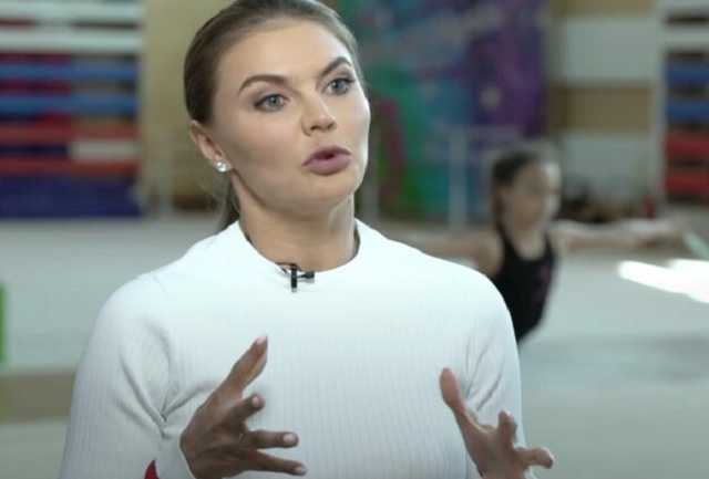 Главе Apple Куку удалось догнать по зарплате любовницу Путина