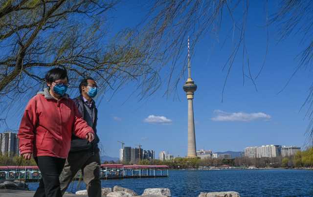 У двох містах Китаю знову ввели жорсткий карантин через COVID