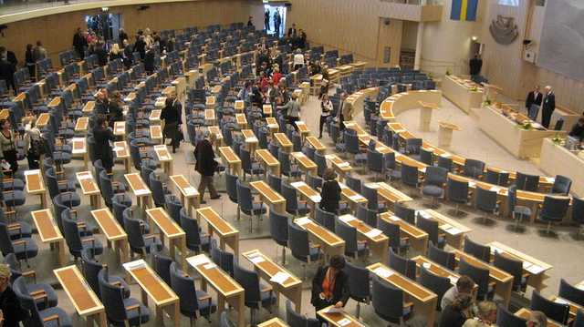 Швеция перестала ковид-диссидентствовать и может ввести жесткий карантин