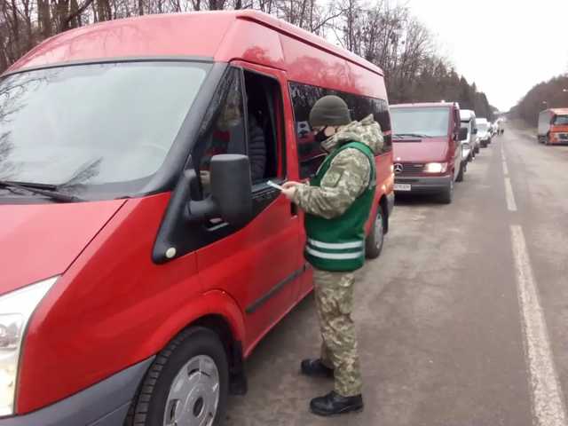 Украинцы массово выезжают за границу после Рождества