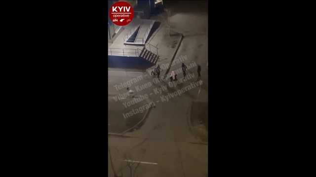 Массовая драка произошла возле супермаркета в Днепровском районе Киева