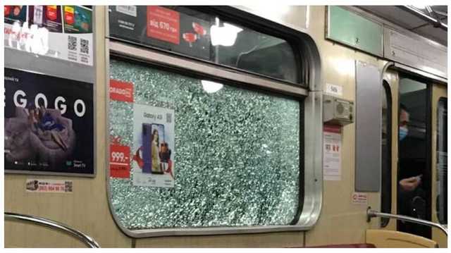 В киевском метро вандалы атаковали сразу четыре поезда