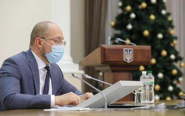 Кабмин повысил зарплаты чиновникам