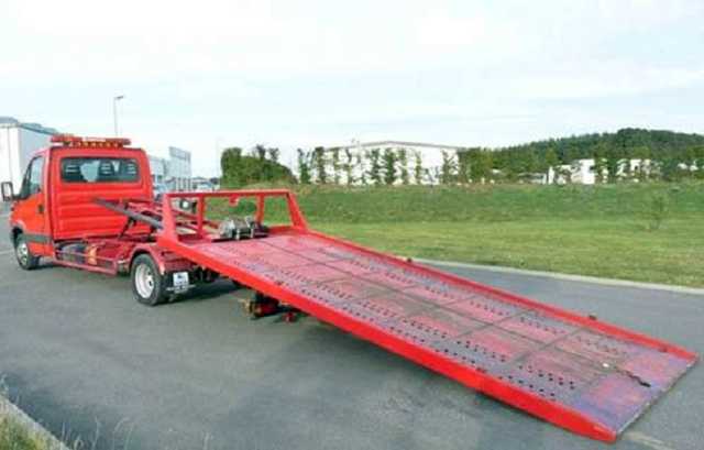 В Киеве эвакуатор пытался забрать машину с ребенком внутри