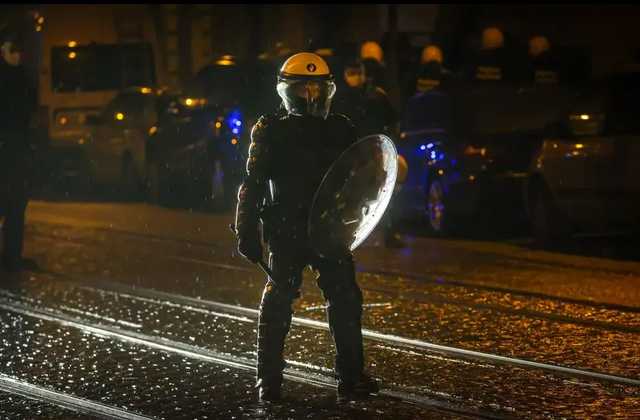 В Брюсселе устроили огненные беспорядки после смерти задержанного копами темнокожего парня