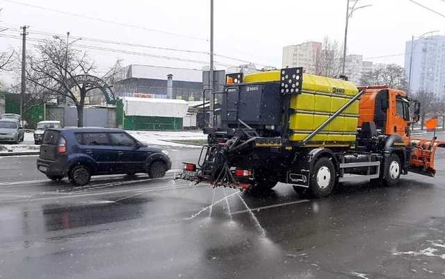 В Киеве из-за снегопада образовались пробки