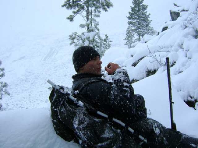 Пропавший в Карпатах турист, которого искали больше суток, найден