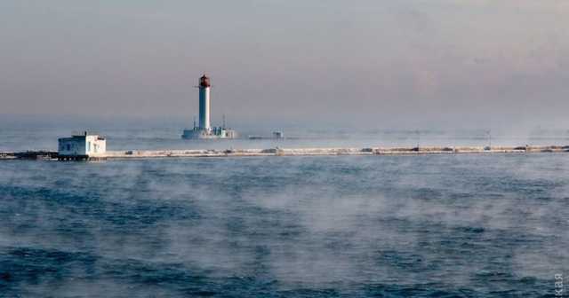 В Одессе море "закипело" из-за мороза: видео удивительного явления