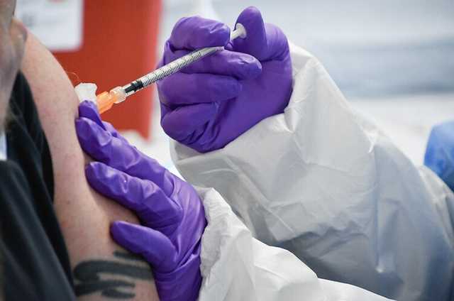 Глава МЗС Німеччини виступив за привілеї вакцинованим від COVID-19