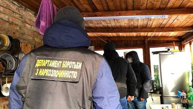 Полиция "накрыла" возле Киева большую нарколабораторию, где варили метадон