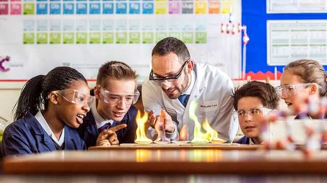 Закон, который запрещает большинству школ в Украине обучать старшеклассников, могут пересмотреть