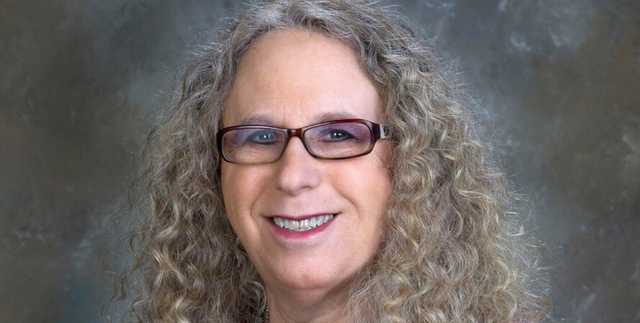 Байден выдвинул трансгендера на должность в Минздраве США