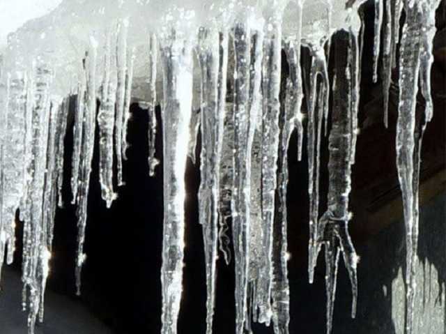 Держитесь подальше от зданий: киевлян предупредили об опасности