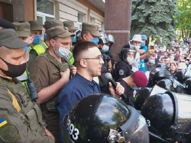 «Отсеять токсичных»: Стерненко дал советы сотрудничающим со знаменитостями компаниям