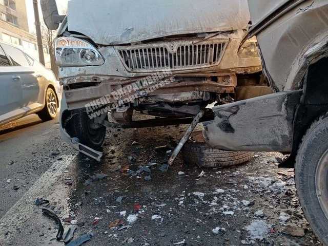 В Днепре на Богдана Хмельницкого столкнулись пять автомобилей: момент ДТП