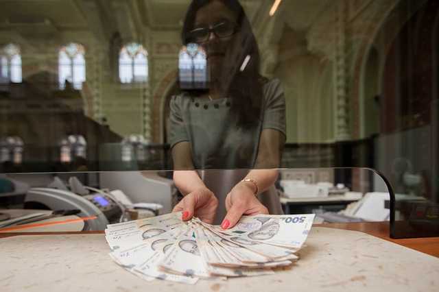 Низкие зарплаты как стимул коррупции