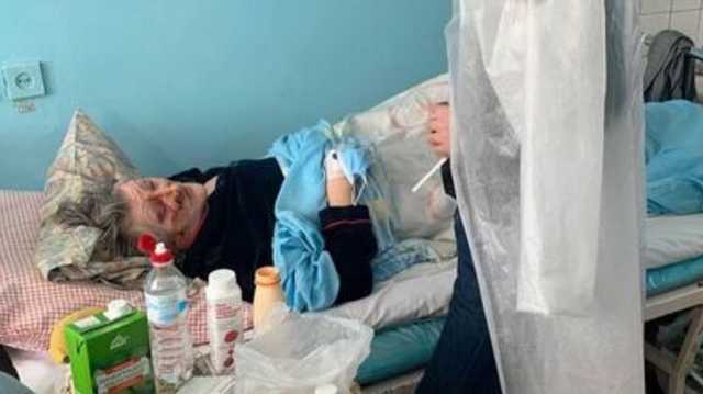 В Днепре грабитель ударил ножом и чайником пожилую консьержку ради 70 гривен