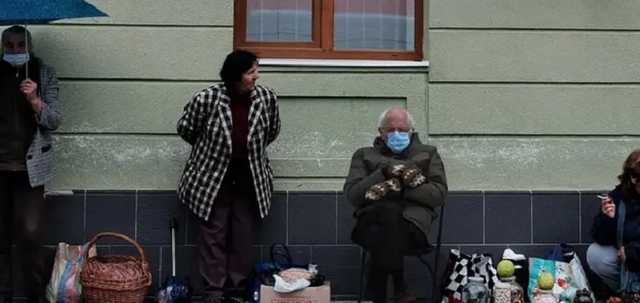 Сандерс пришел на инаугурацию Байдена в необычных рукавичках и стал героем мемов